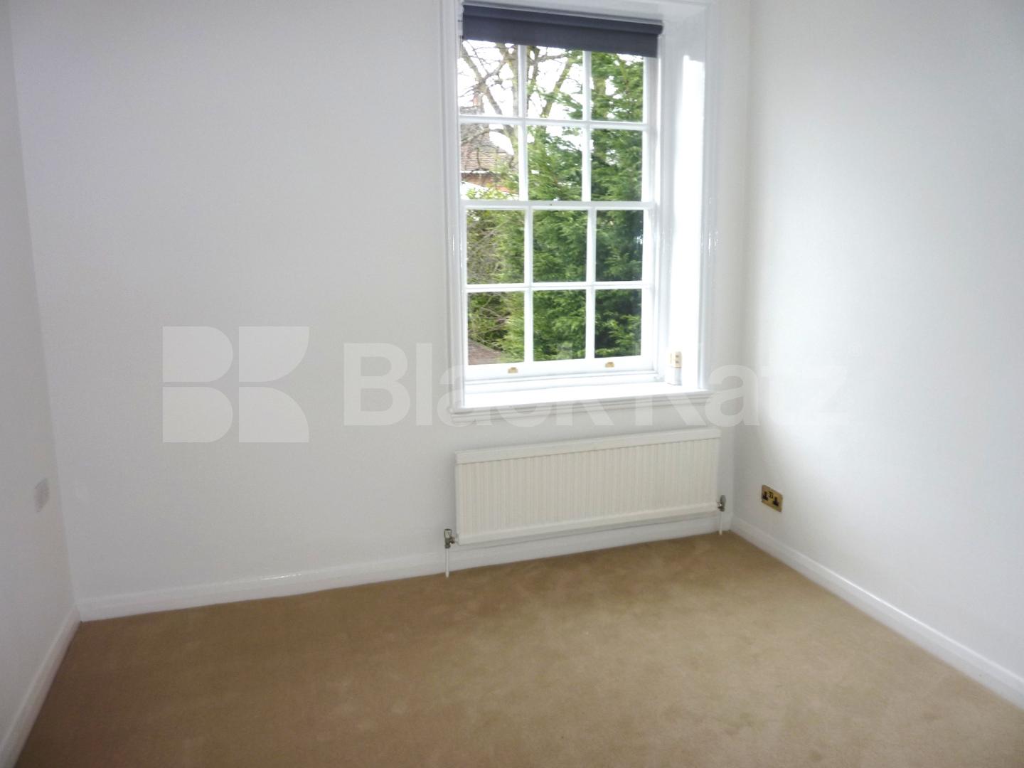 			NEW INSTRUCTION!, 3 Bedroom, 1 bath, 1 reception Flat			 Frognal, HAMPSTEAD-FROGNAL